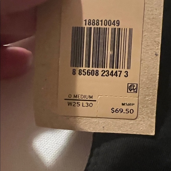 NWT Levis Women's 711 Skinny Straight Leg High-Rise Jeans Size 0 25x32 (L) - Picture 9 of 9